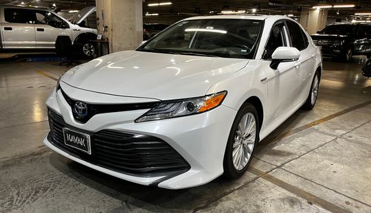 Toyota • Camry