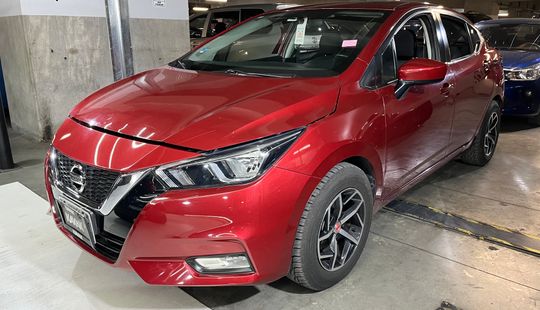 Nissan • Versa