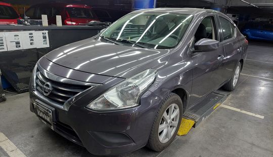 Nissan • Versa