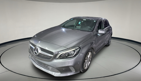 Mercedes Benz • Clase A