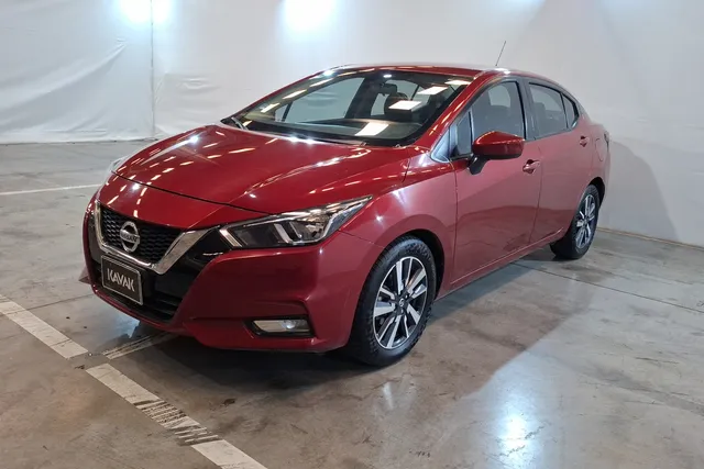 Nissan · Versa