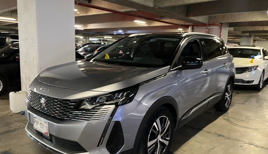 Peugeot • 5008