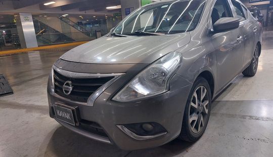 Nissan • Versa