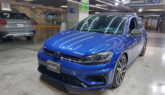 Volkswagen • Golf