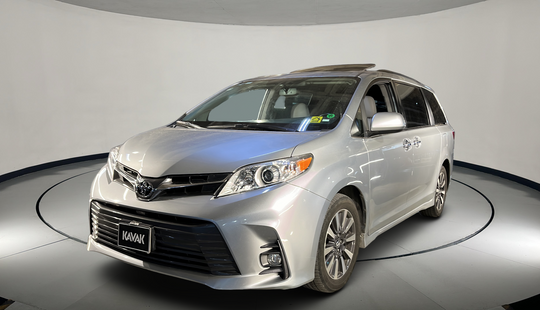 Toyota • Sienna