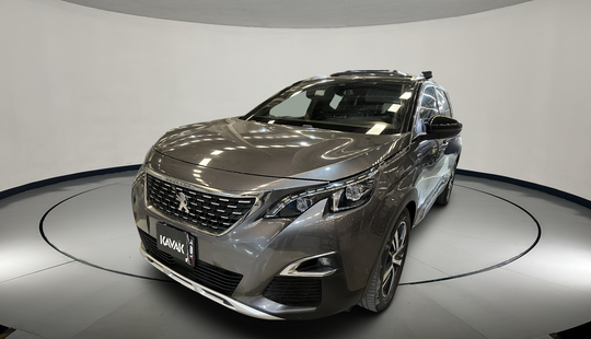 Peugeot • 5008
