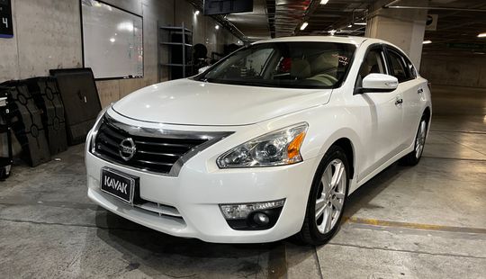 Nissan • Altima