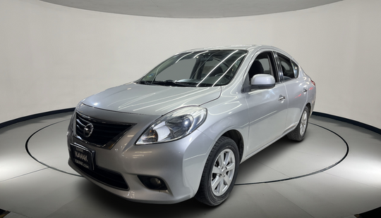 Nissan • Versa