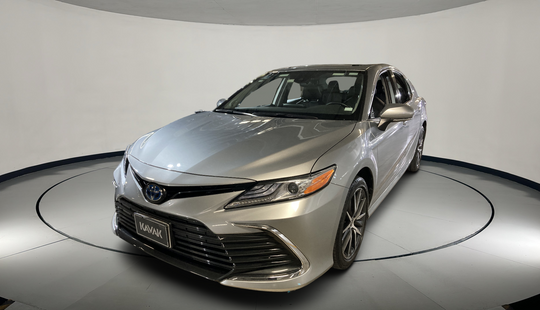 Toyota • Camry