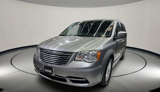 Chrysler • Town & Country