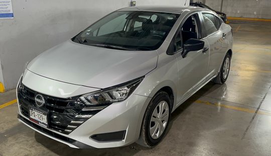 Nissan • Versa