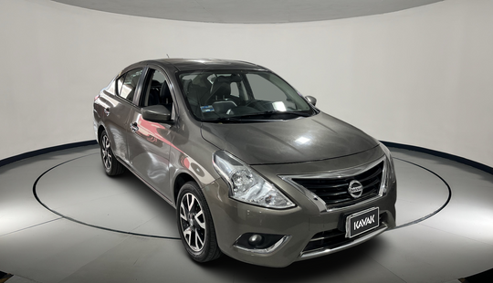 Nissan • Versa