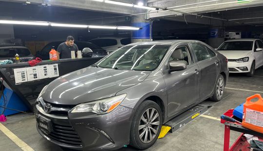 Toyota • Camry