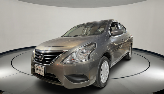 Nissan • Versa