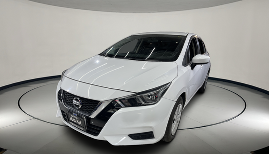 Nissan • Versa