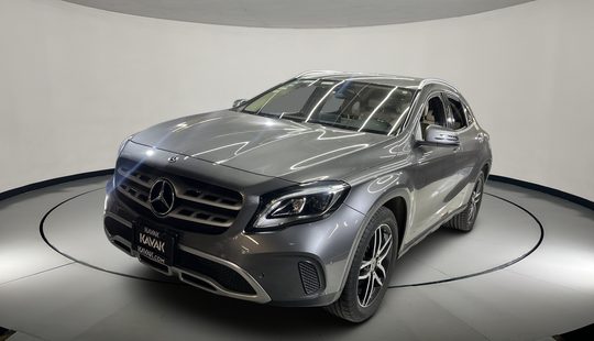 Mercedes Benz • Clase GLA