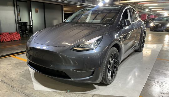 Tesla • Model Y