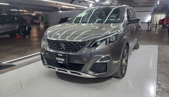 Peugeot • 5008