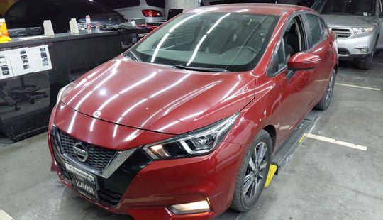 Nissan • Versa
