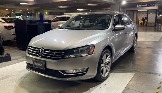 Volkswagen • Passat