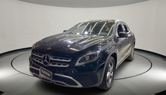 Mercedes Benz • Clase GLA