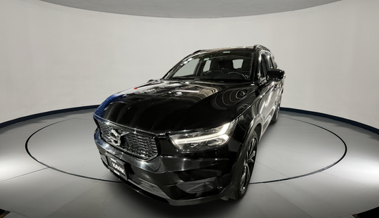 Volvo • XC40