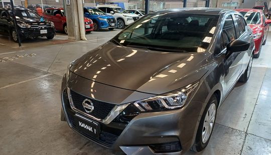 Nissan • Versa