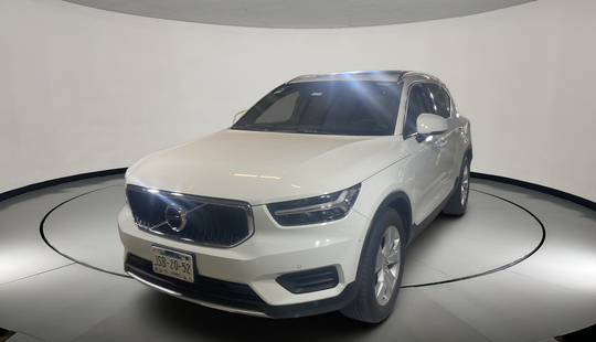 Volvo • XC40