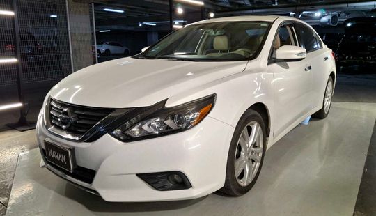 Nissan • Altima