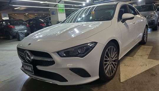 Mercedes Benz • Clase CLA