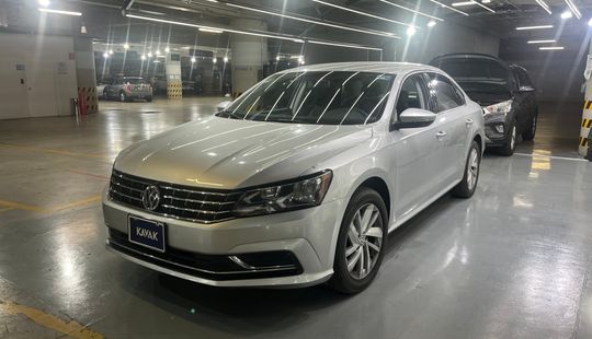 Volkswagen • Passat