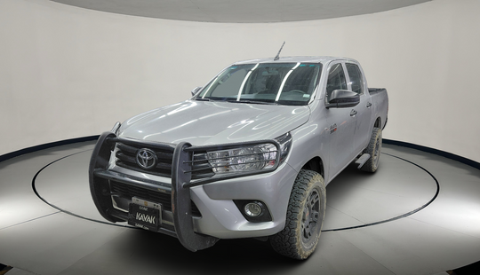 Toyota • Hilux