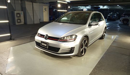 Volkswagen • Golf