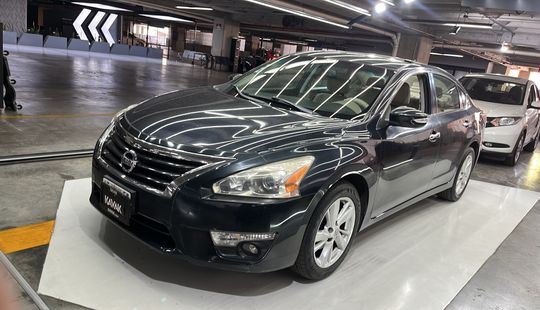 Nissan • Altima