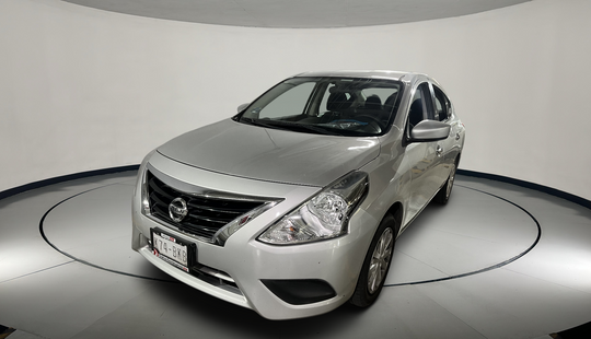 Nissan • Versa