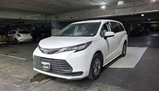 Toyota • Sienna