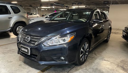 Nissan • Altima