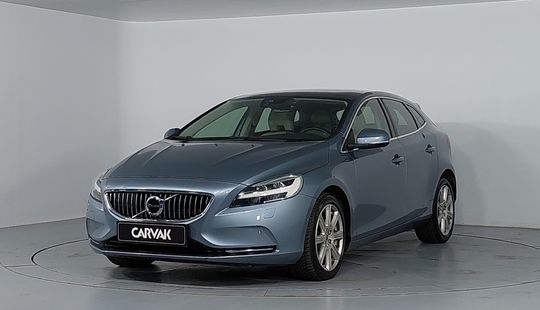 Volvo • V40
