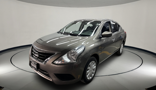 Nissan • Versa