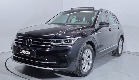 Volkswagen • Tiguan