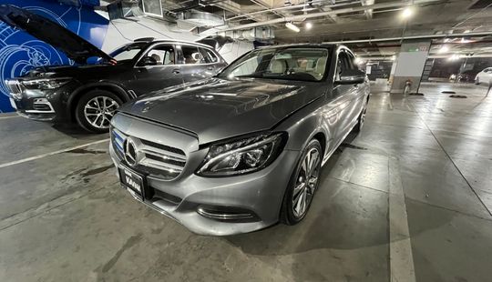 Mercedes Benz • Clase C
