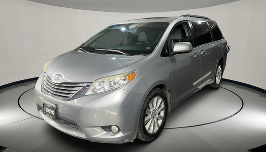 Toyota • Sienna