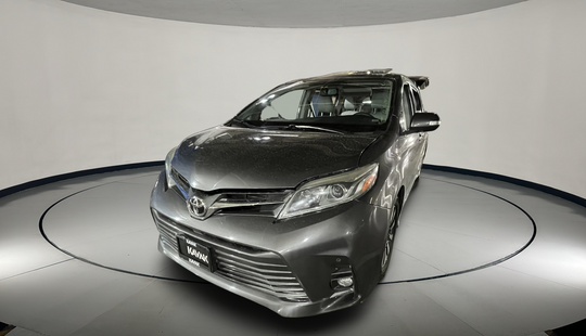 Toyota • Sienna
