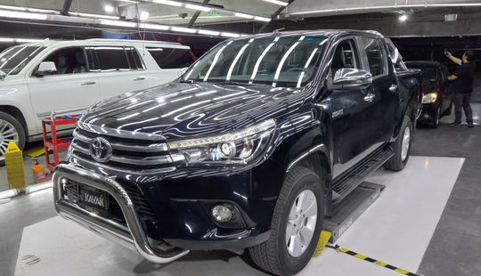 Toyota • Hilux