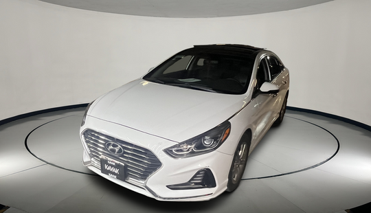Hyundai • Sonata