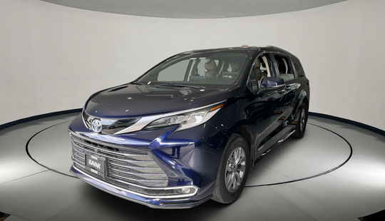 Toyota • Sienna