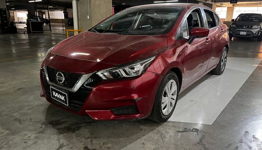 Nissan • Versa