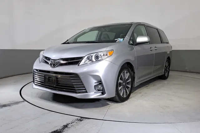 Toyota · Sienna
