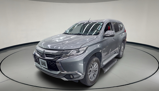 Mitsubishi • Montero