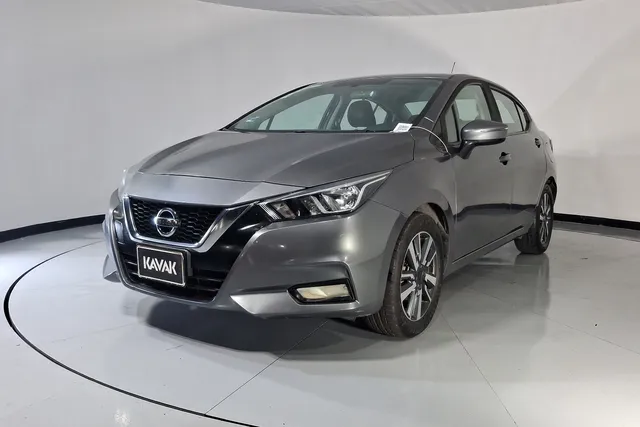 Nissan · Versa